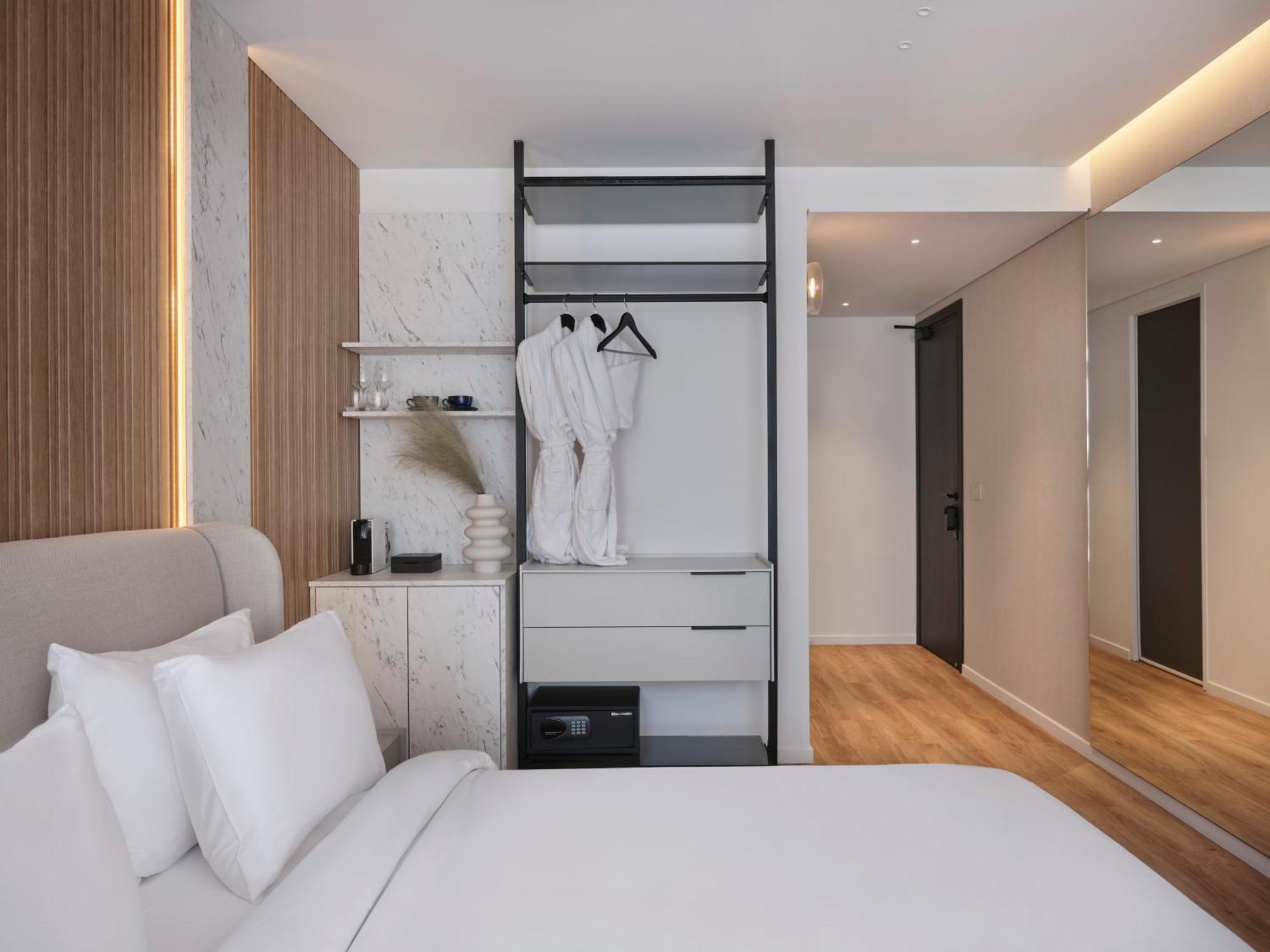 Nur Aparthotel Athena Bagian luar foto